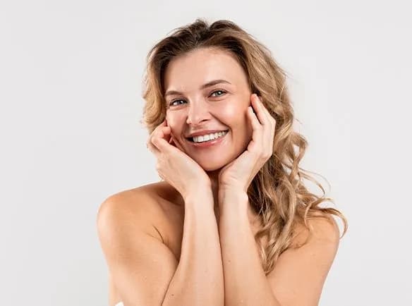 Jak dbać o cerę po 45 roku życia, aby uniknąć starzenia się skóry