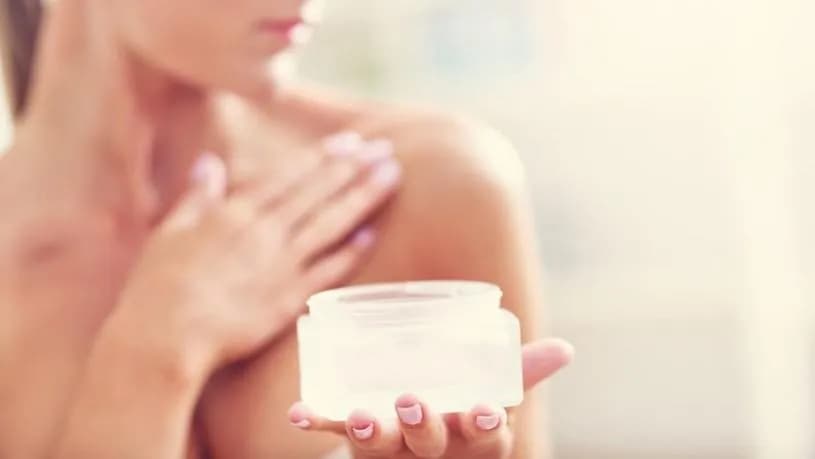 Jak często używać balsamu, aby uniknąć suchej skóry i włosów?