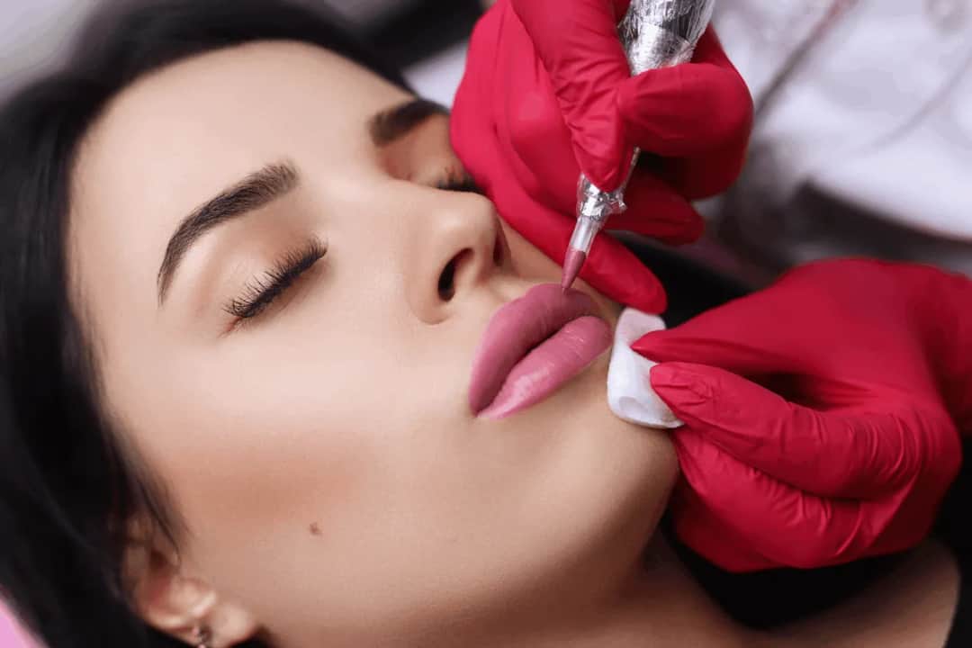 Czy makijaż permanentny schodzi całkowicie? Fakty, które musisz znać