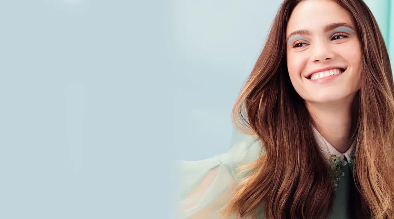 Jaki kolor włosów pasuje do jasnej cery? Odkryj idealne odcienie dla siebie