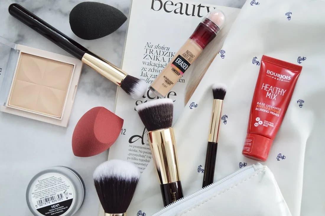 Jak wyczyścić gąbeczkę do makijażu, aby uniknąć bakterii i zniszczeń